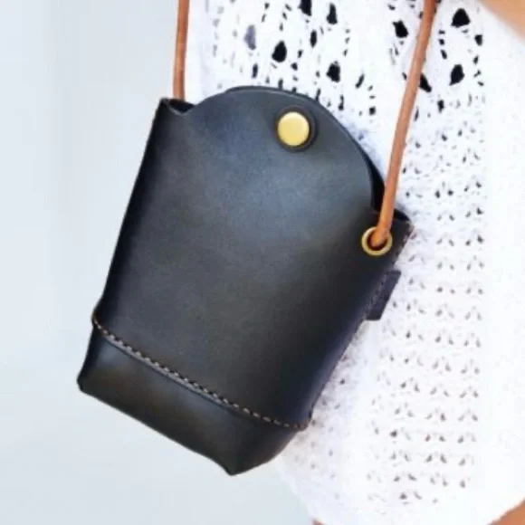 NWOT Artemis Black Leather Shoulder Pouch - Picture 1 of 1